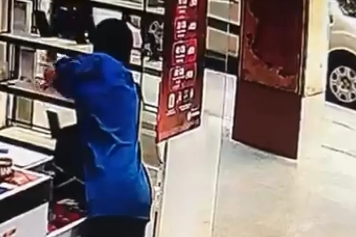 İnegöl’de telefon hırsızının rahat tavırları dikkat çekti