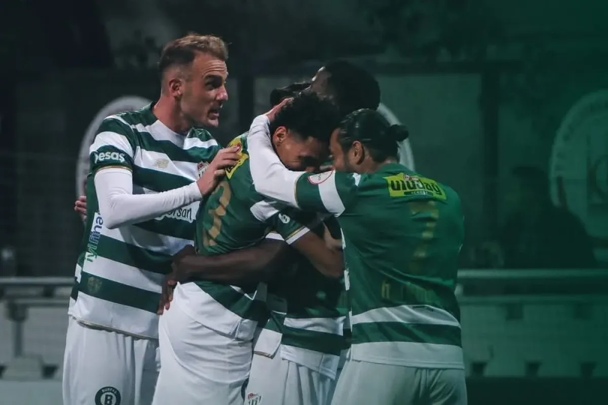 Bursaspor deplasmandan lider dönüyor!
