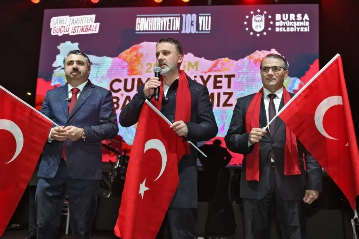 Yağmura rağmen Bursa’da Cumhuriyet coşkusu dinmedi