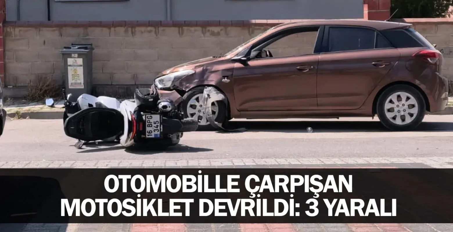 Otomobille çarpışan motosiklet devrildi: 3 yaralı