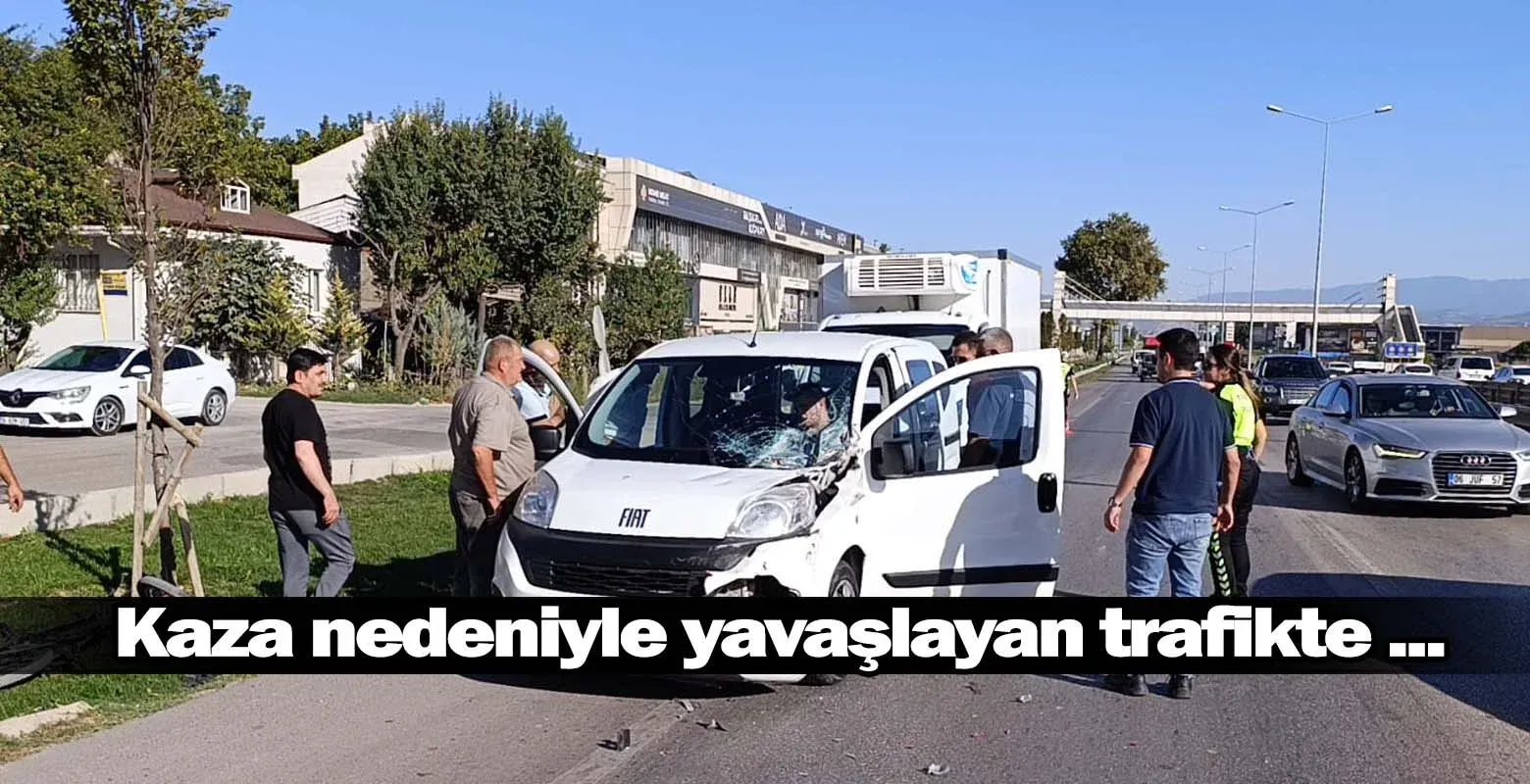 Kaza nedeniyle yavaşlayan trafikte ...