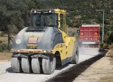 Büyükşehir 5 ilçede yolları yeniliyor