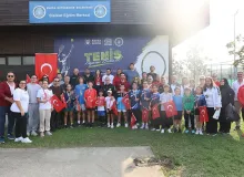 Cumhuriyet coşkusu tenis kortlarına taşındı
