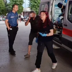 Kanlar içinde karakola sığındı!