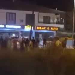 Sokak ortasında birbirlerine girdiler!