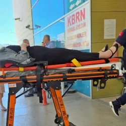 Otomobilin çarptığı abla ve kardeşi yaralandı