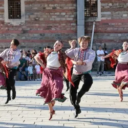 Halk dansları rüzgârı Bursa'nın dört bir yanını sardı