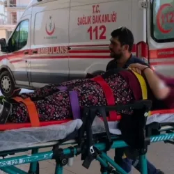 Kiraz toplamak için çıktığı ağaçtan düştü