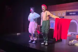 “İki Bavul Dolusu” Minik Tiyatrosverlerle Buluştu