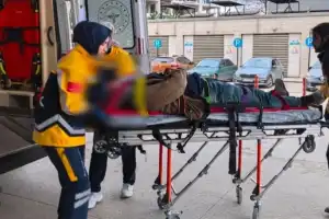 Gözünü hastanede açtı!