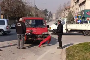 İnegöl'de kaza anı güvenlik kamerasında