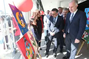 İnegöl’ün Küçük Sanatçılarının Eserleri 23 Nisan Özel Sergisinde Görücüye Çıktı