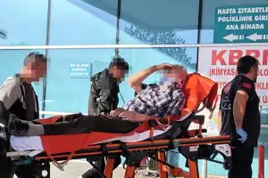 Yaşlı adam gözünü hastanede açtı!