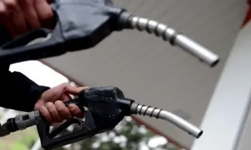 Akaryakıt fiyatları değişiyor: Benzin ve motorin zammında yeni gelişme! Ertelenmişti, yeni tarih belli oldu