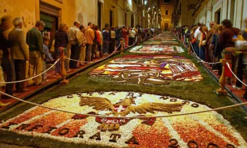Antalya Çiçek Desenleri Günleri’nde gençler yarışıyor