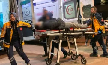 Karşıdan karşıya geçmek isterken...