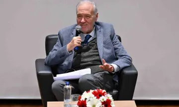 ‘4 Türk kadını moruk profesörü kurtardı’