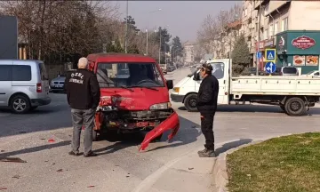 İnegöl'de kaza anı güvenlik kamerasında