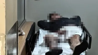 Meyve yerken kendini yaraladı!