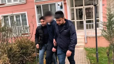 İnegöl'de hareketli anlar! Polis kapıyı koçbaşıyla ...