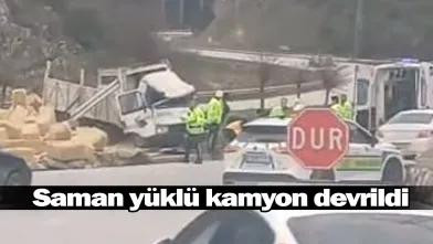 Saman yüklü kamyon devrildi