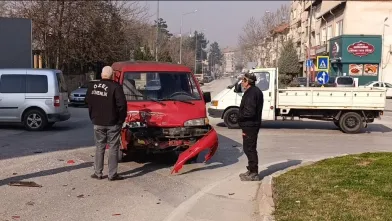 İnegöl'de kaza anı güvenlik kamerasında