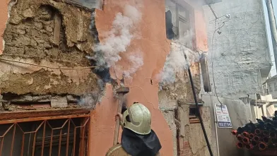 Metruk binada korkutan yangın