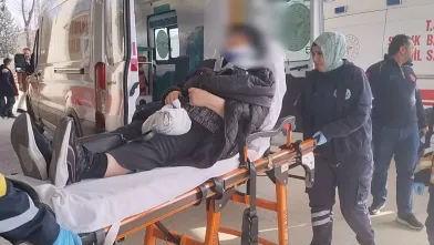 Karşıdan karşıya geçmek isterken ...