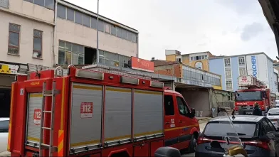 İnegöl'de tamir için çıktığı çatı çöktü, hastanelik oldu