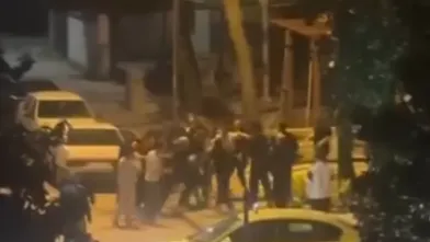 Sokak ortasında birbirlerine girdiler