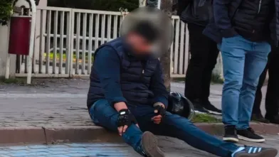 Otomobil ile motosiklet çarpıştı