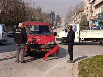 İnegöl'de kaza anı güvenlik kamerasında
