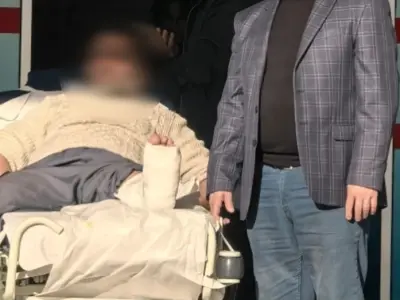 Ayağına tomruk düştü