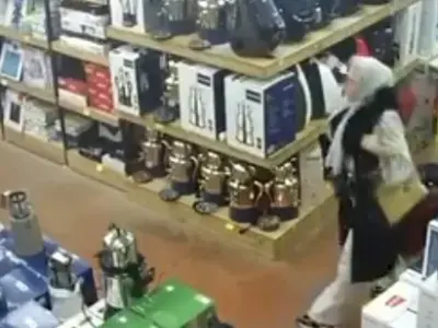 Hırsızlık anı güvenlik kamerasında