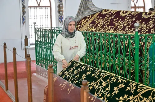 Bursa’da hanedan türbelerindeki puşideler yenileniyor