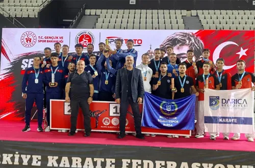 Büyükşehir sporcuları madalyaları topluyor