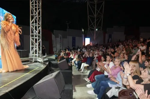 Aslı Hünel’den Açıkhava’da müzik ziyafeti