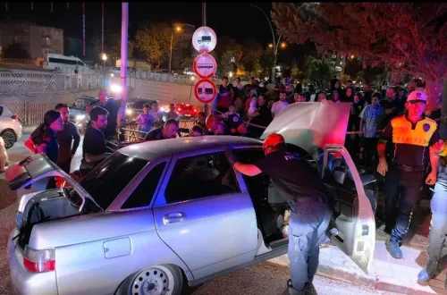 Kazada sıkışan sürücü için ekipler seferber oldu