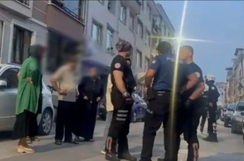 İnegöl'de gergin anlar! İki grup sokak ortasında ...