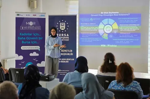 Büyükşehir'den kadınlara dijital farkındalık eğitimi