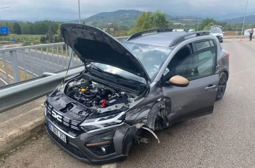Bariyerlere Çarpan Araçta Can Pazarı!