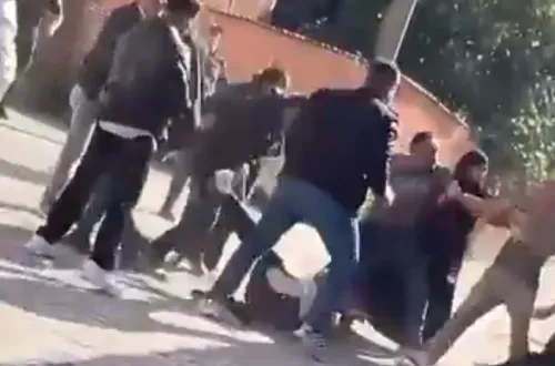 Sokak ortasında birbirlerine girdiler!