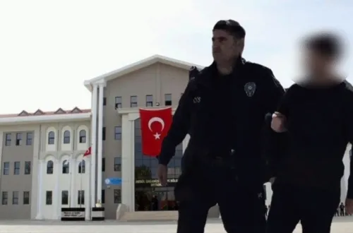 İnegöl'de Ortaokulda Hareketli Dakikalar! Gözaltına alındı ...