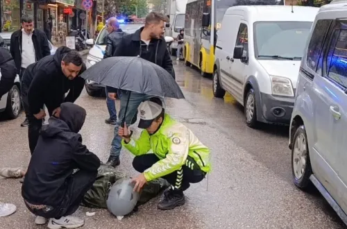 İnegöl'de yaralı genci yağmurdan koruyan polis memuruna Bakan Çiftçi'den teşekkür