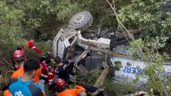 Yangın söndürmeye gidiyorlardı: 3 kişi hayatını kaybetti