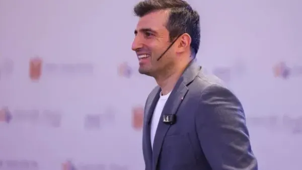 Bayraktar, Siyasi Liderleri NeXT Sosyal’e Davet Etti