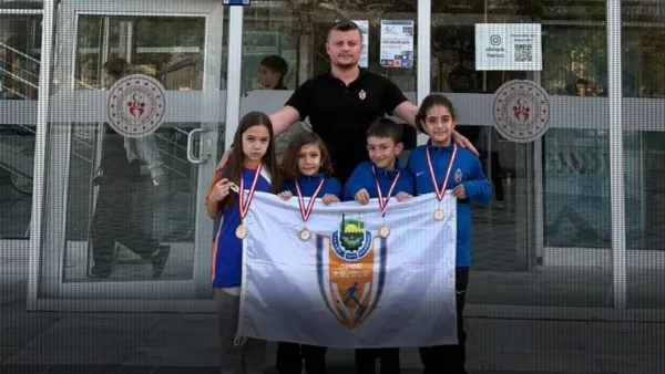 İnegöl Belediyesi Sporcularından Yüzmede Türkiye Dereceleri