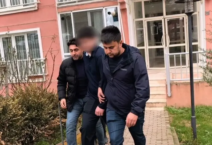 İnegöl'de hareketli anlar! Polis kapıyı koçbaşıyla ...