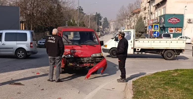 İnegöl'de kaza anı güvenlik kamerasında