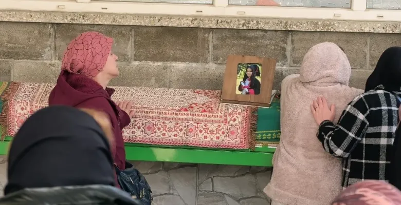 Küçük Öykü, gözyaşları içinde son yolculuğuna uğurlandı